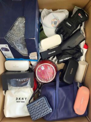 The photo shows a package with clothing in the category A.