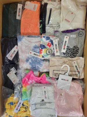 The photo shows a package with clothing in the category N.