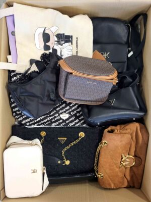 The picture shows a package with accessories in the category HC.