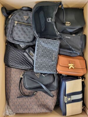 The picture shows a package with accessories in the category HC.