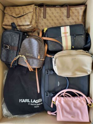 The picture shows a package with accessories in the category HC.