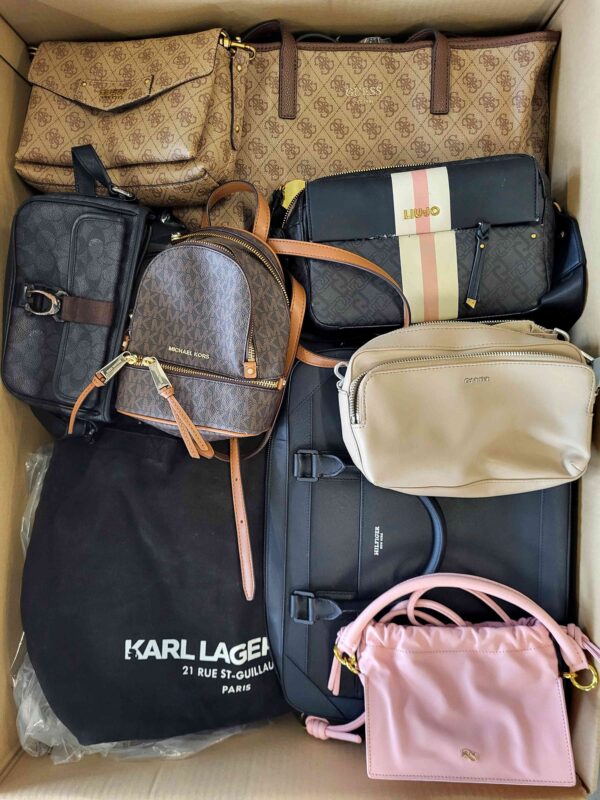The picture shows a package with accessories in the category HC.