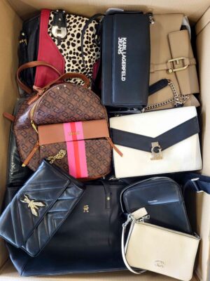 The picture shows a package with accessories in the category HC.