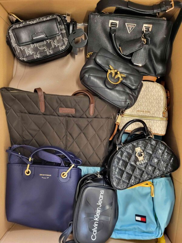 The picture shows a package with accessories in the category HC.