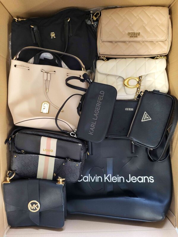 The picture shows a package with accessories in the category HC.