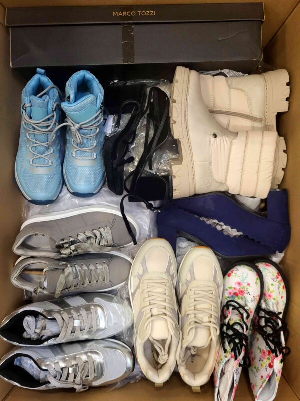The photo shows a package with clothing in the category BPS.