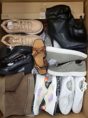 The photo shows a package with clothing in the category BPS.