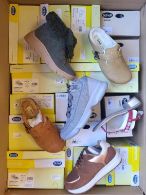 The photo shows a package with footwear in the category SM.
