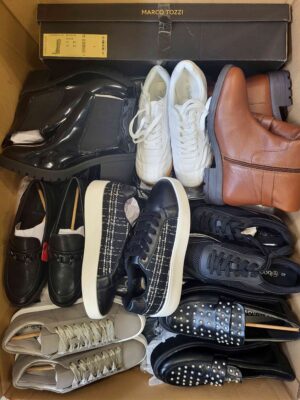 The photo shows a package with clothing in the category BPS.