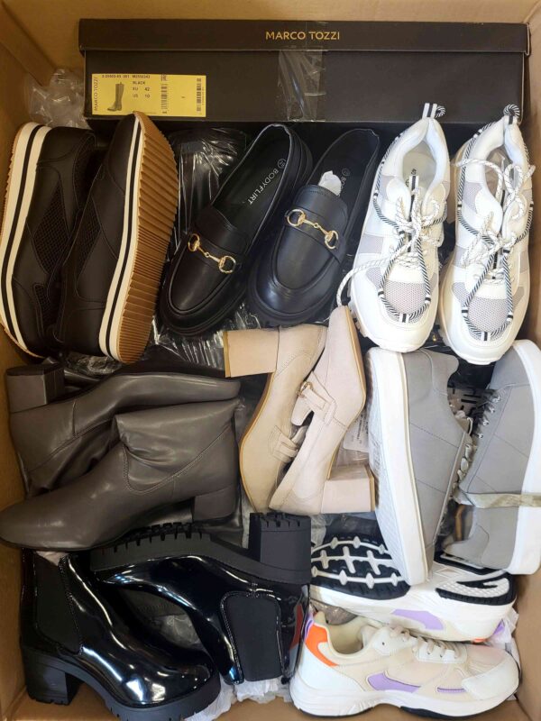 The photo shows a package with clothing in the category BPS.