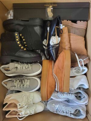 The photo shows a package with clothing in the category BPS.
