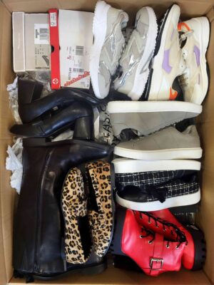 The photo shows a package with clothing in the category BPS.
