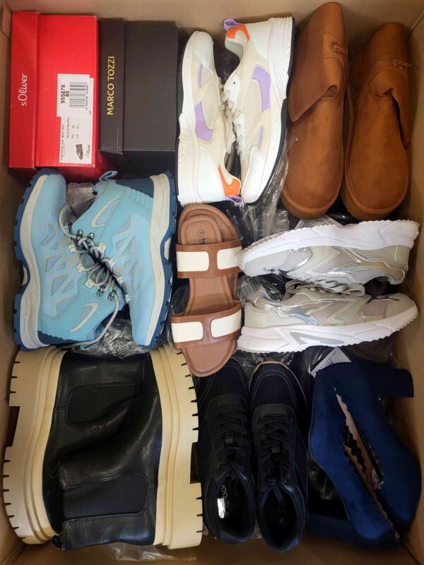 The photo shows a package with clothing in the category BPS.