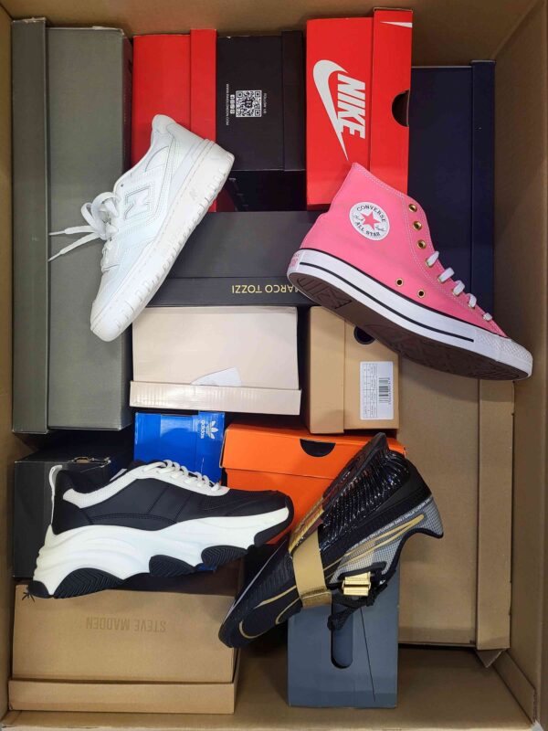 The photo shows a package with footwear in the category BS.