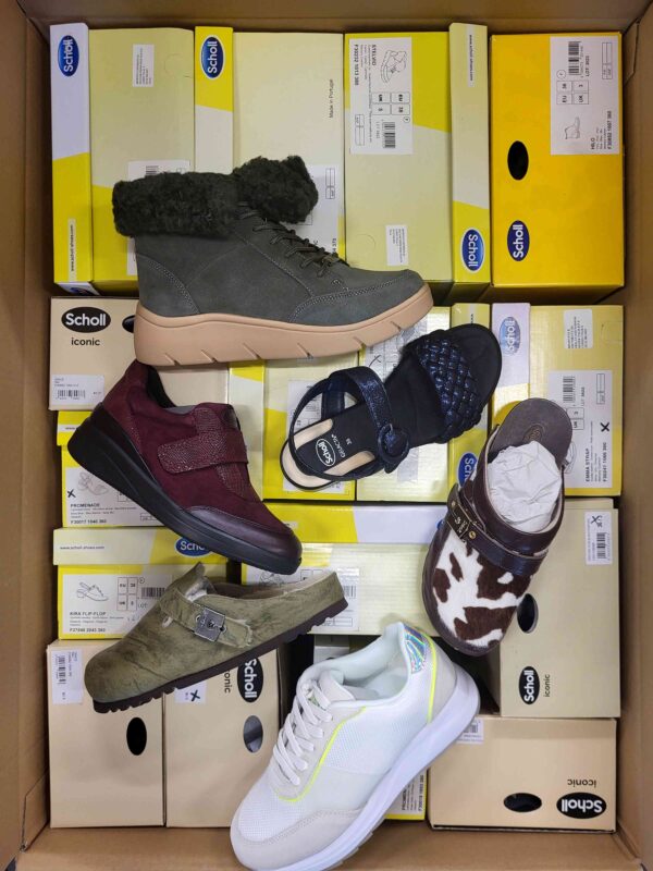 The photo shows a package with footwear in the category SM.