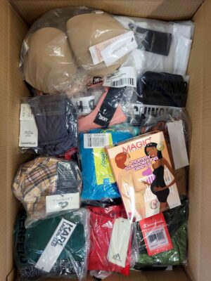 The photo shows a package with clothing in the category AU.