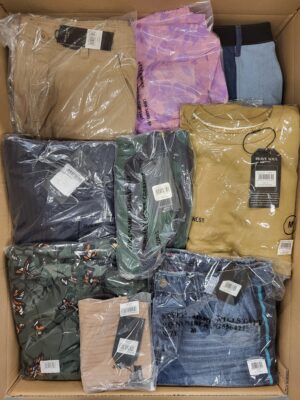 The photo shows a package with clothing in the category BB.