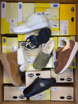 The photo shows a package with footwear in the category SM.