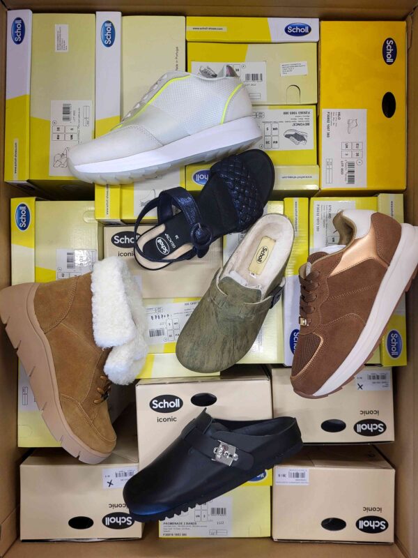 The photo shows a package with footwear in the category SM.