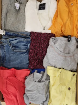 The photo shows a package with clothing in the category TSC.