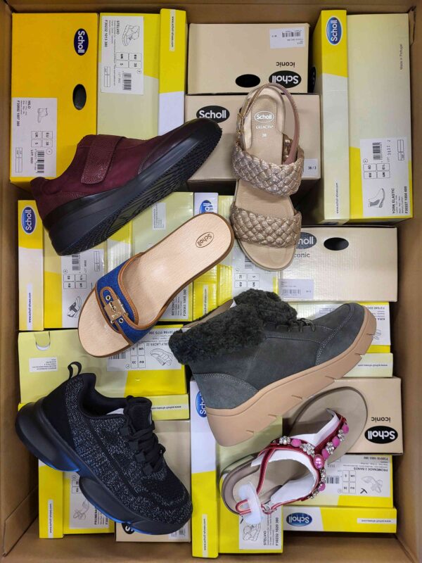 The photo shows a package with footwear in the category SM.