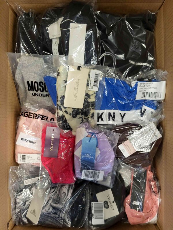 The photo shows a package with clothing in the category AU.
