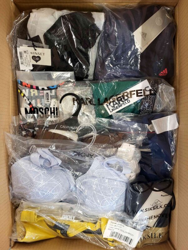 The photo shows a package with clothing in the category AU.
