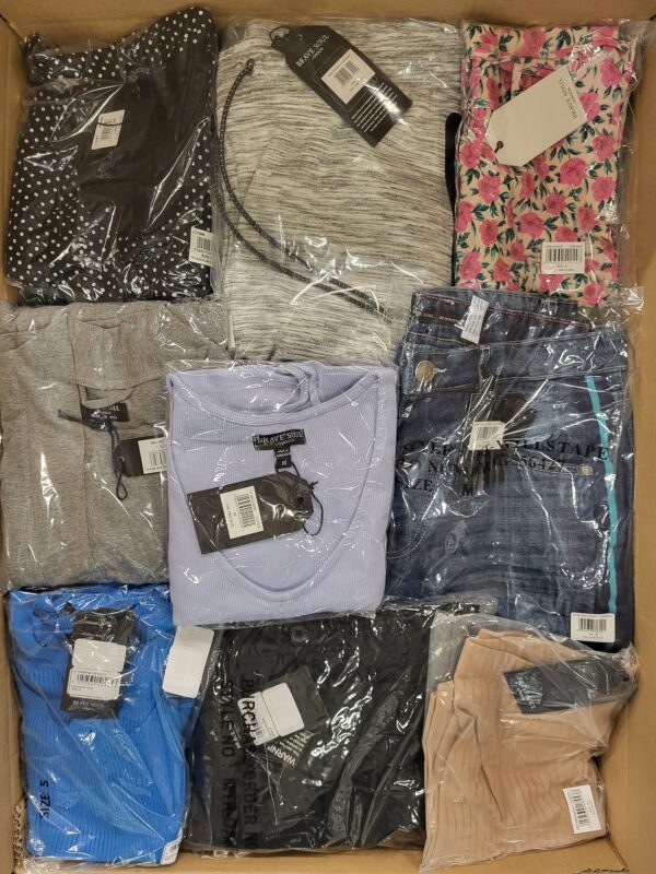 The photo shows a package with clothing in the category BB.
