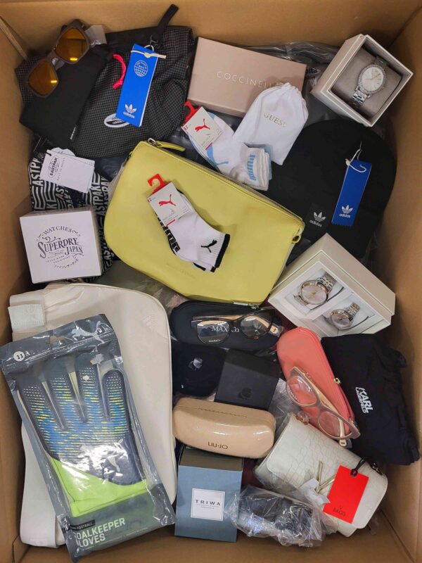 The picture shows a package with accessories in the category AA.