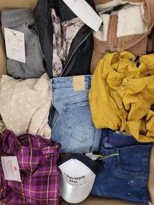 The photo shows a package with clothing in the category TSC.