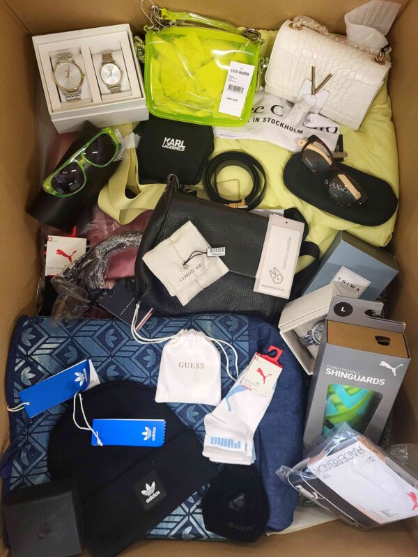 The picture shows a package with accessories in the category AA.