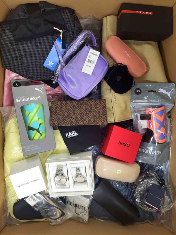 The picture shows a package with accessories in the category AA.
