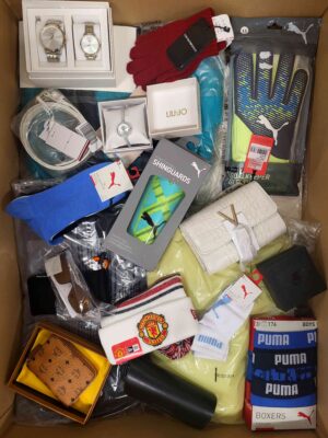 The picture shows a package with accessories in the category AA.