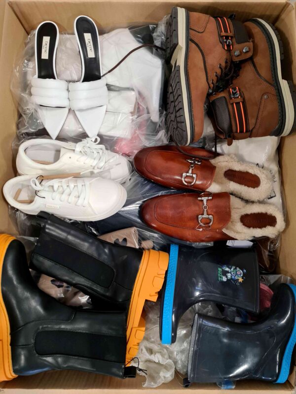 The photo shows a package with footwear in the category BSU.