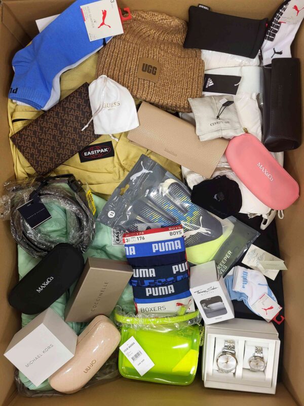 The picture shows a package with accessories in the category AA.