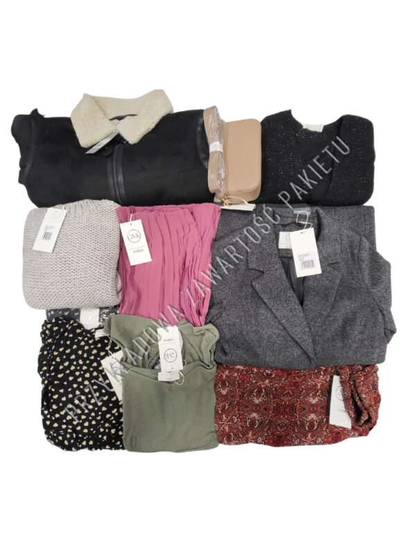 The photo shows a package with clothing in the category YA.