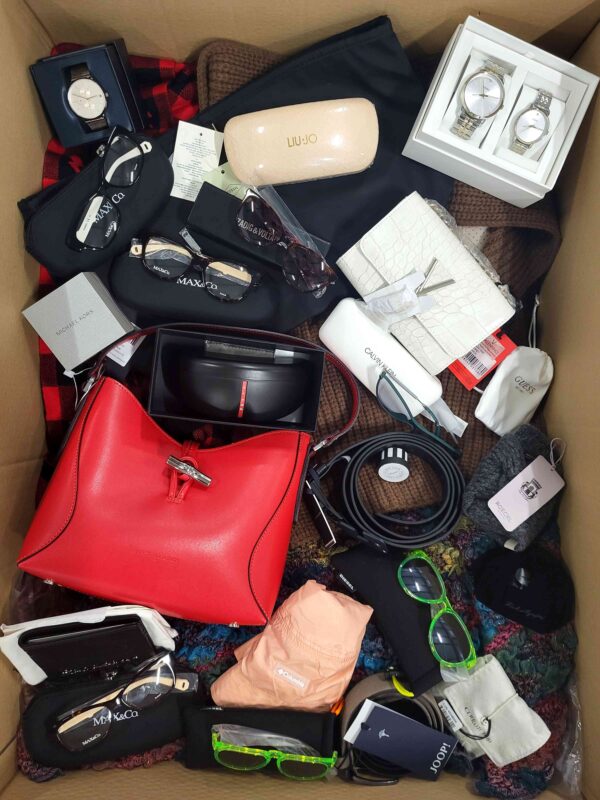 The picture shows a package with accessories in the category AA.