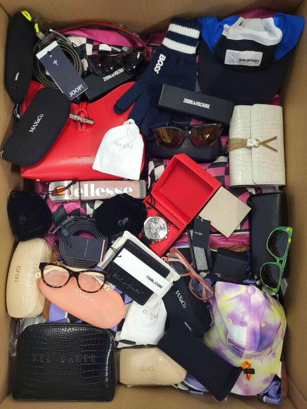 The picture shows a package with accessories in the category AA.