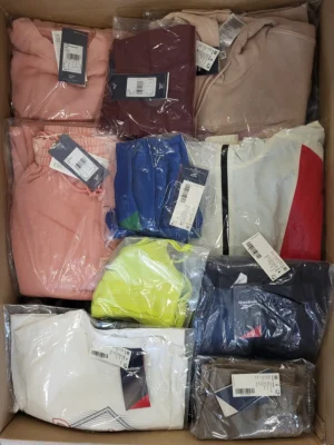 The photo shows a package with clothing in the category R.