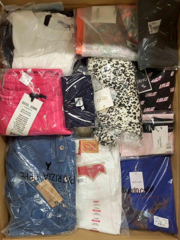 The photo shows a package with clothing in the category K.