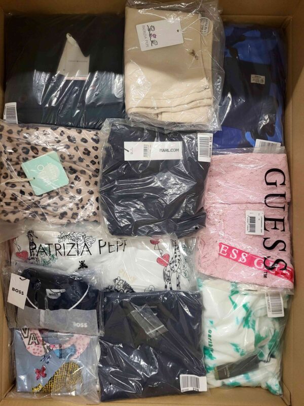 The photo shows a package with clothing in the category K.