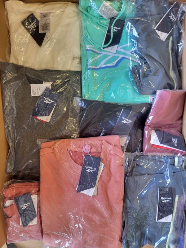 The photo shows a package with clothing in the category R.