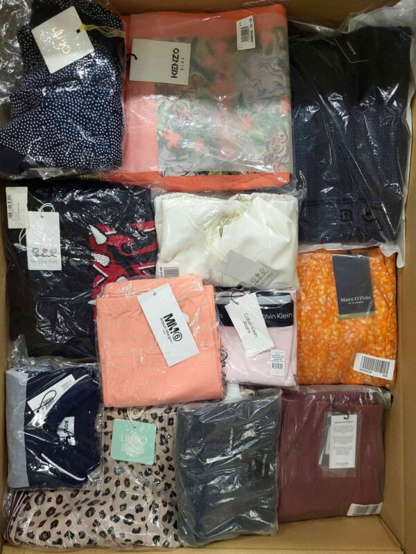 The photo shows a package with clothing in the category K.
