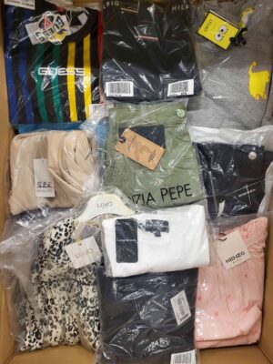 The photo shows a package with clothing in the category K.