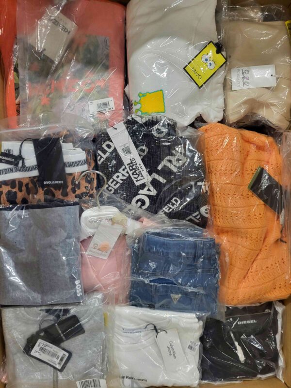 The photo shows a package with clothing in the category K.