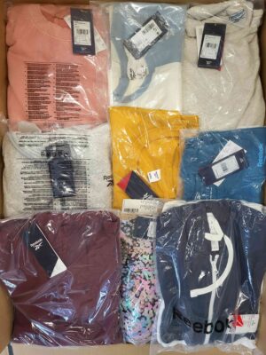 The photo shows a package with clothing in the category R.