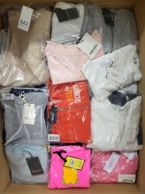 The photo shows a package with clothing in the category K.