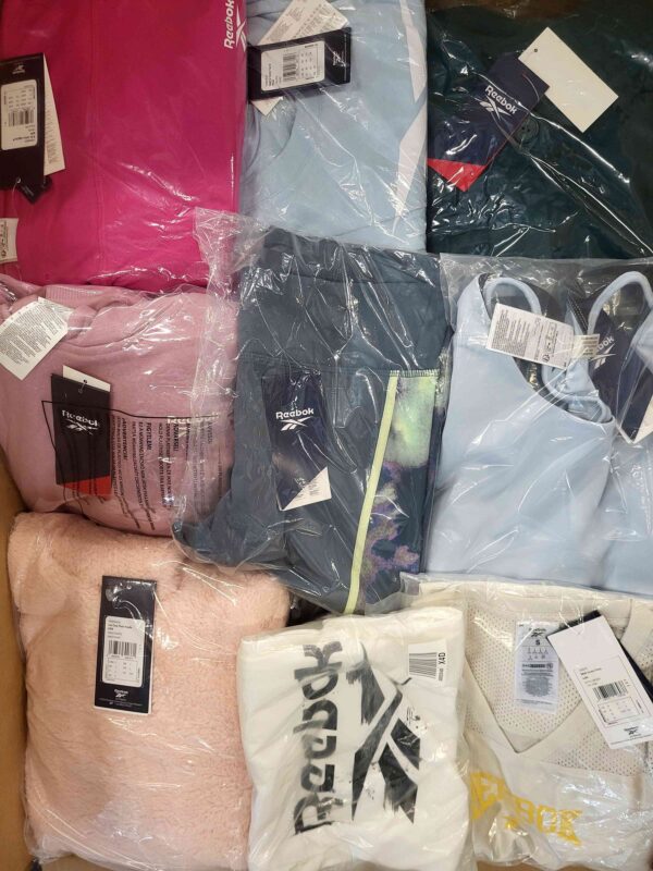 The photo shows a package with clothing in the category R.
