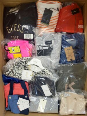 The photo shows a package with clothing in the category K.