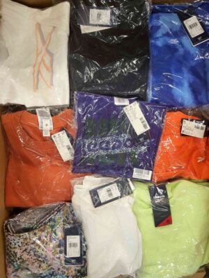 The photo shows a package with clothing in the category R.